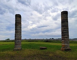 Galgen am Vulkanradweg bei Herbstein (es lag ursprünglich noch ein Balken quer oben drauf)